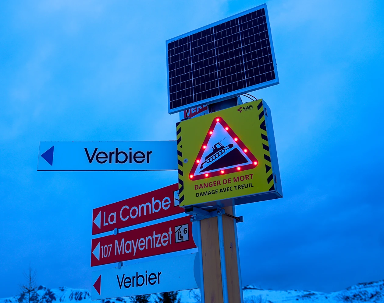 SWS Gefahrenschild auf Bergweg